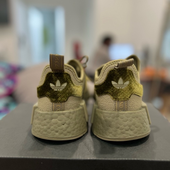 W7 Orbit Green Adidas NMD R1 - Picture 4 of 8